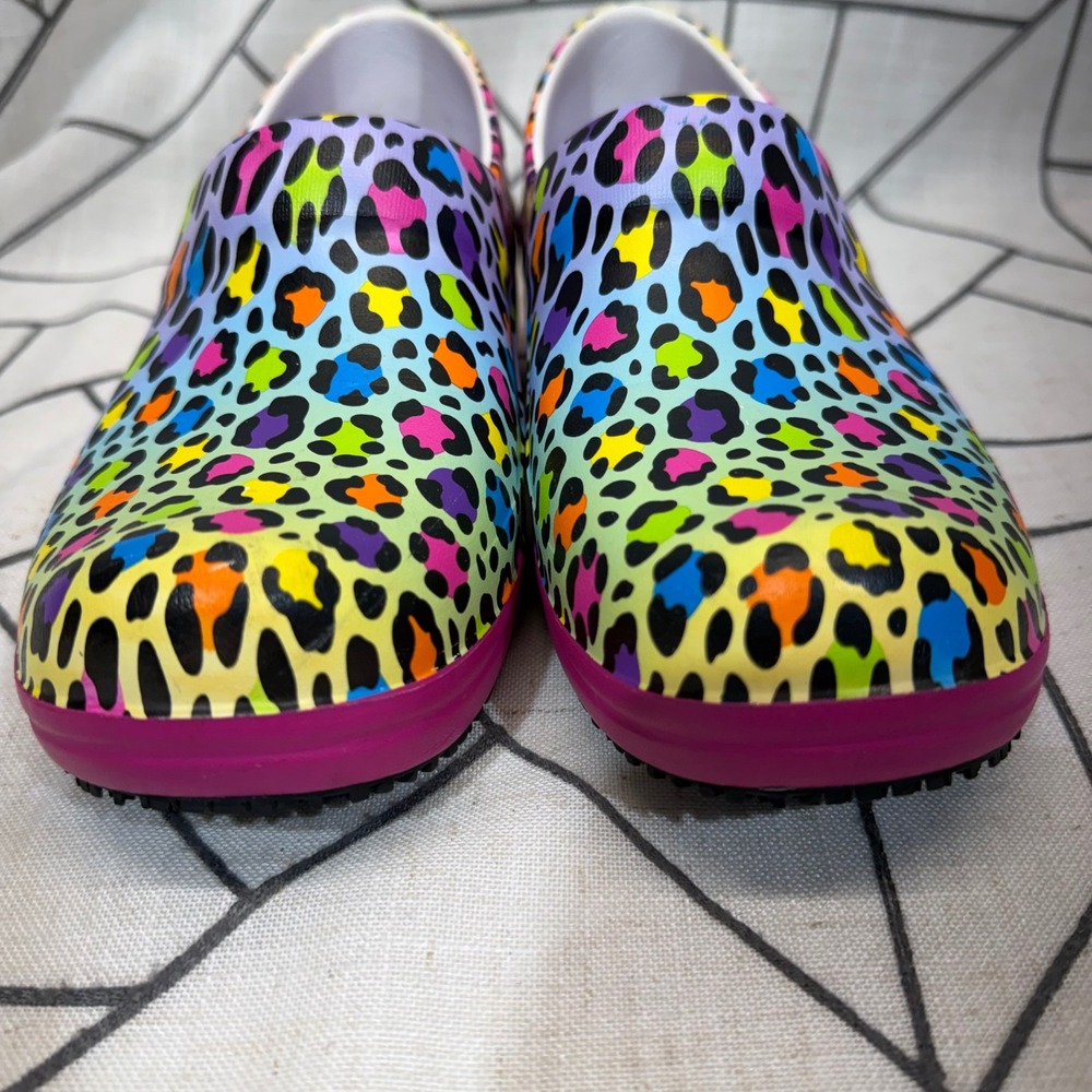 Crocs Lisa Frank Neria Pro II Clog Size 5 Womens Rainbow Leopard Slip Resistant - Picture 4 of 11
